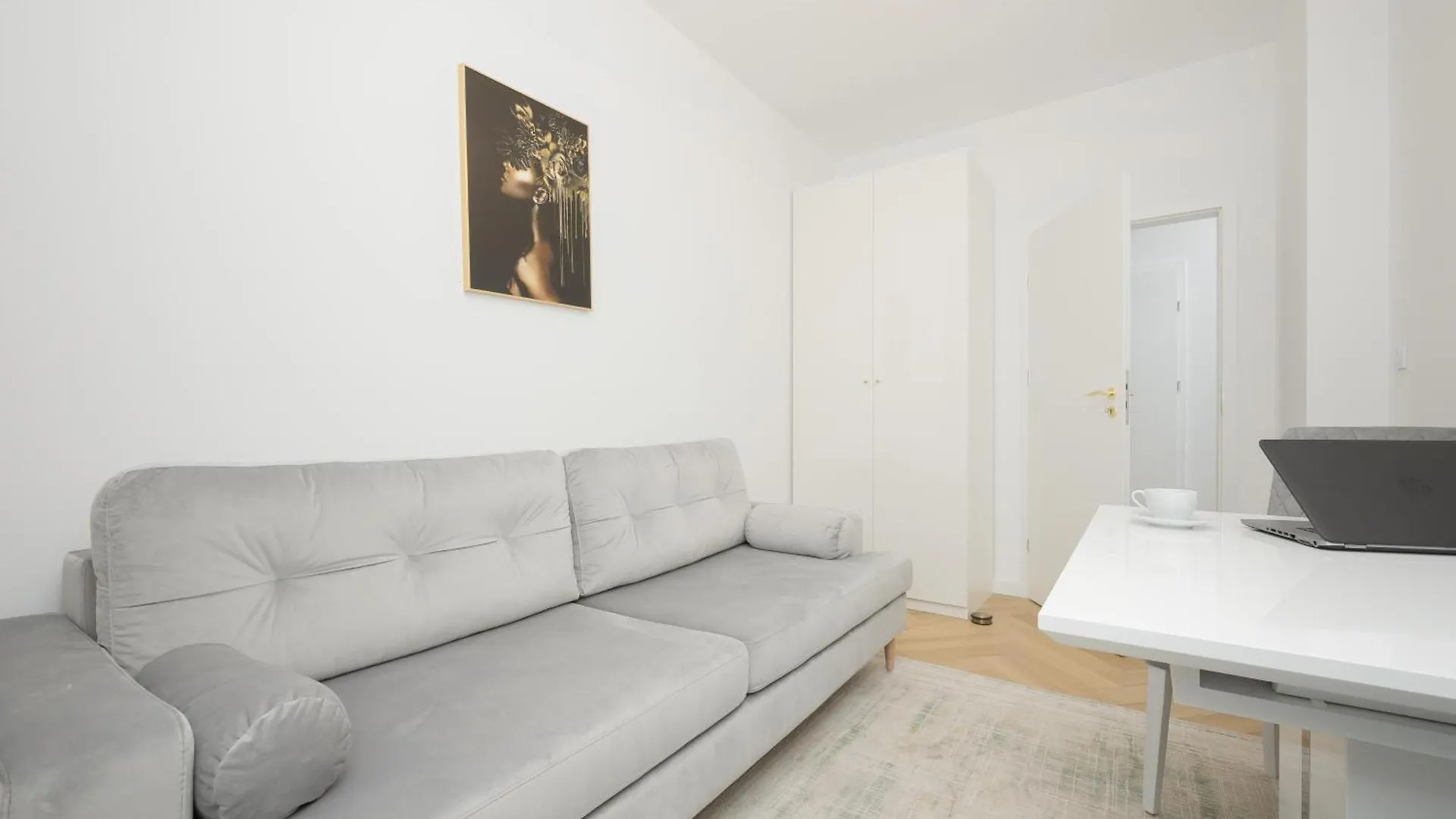 Lux Grzybowska Apartments With Parking By Renters Prestige Warsaw Poland
