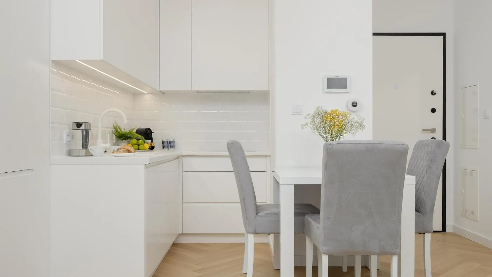 Lux Grzybowska Apartments With Parking By Renters Prestige Warsaw