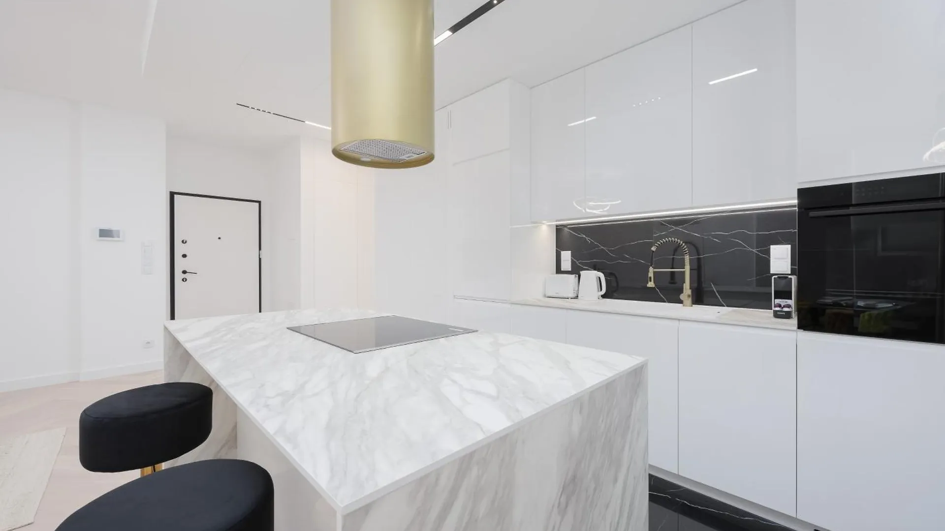 Lux Grzybowska Apartments With Parking By Renters Prestige Warsaw Poland