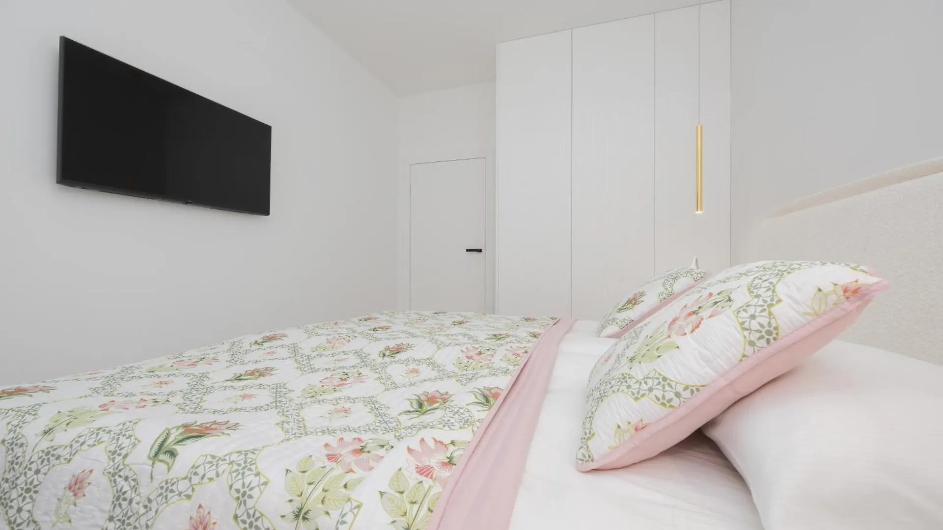Lux Grzybowska Apartments With Parking By Renters Prestige Warsaw Poland