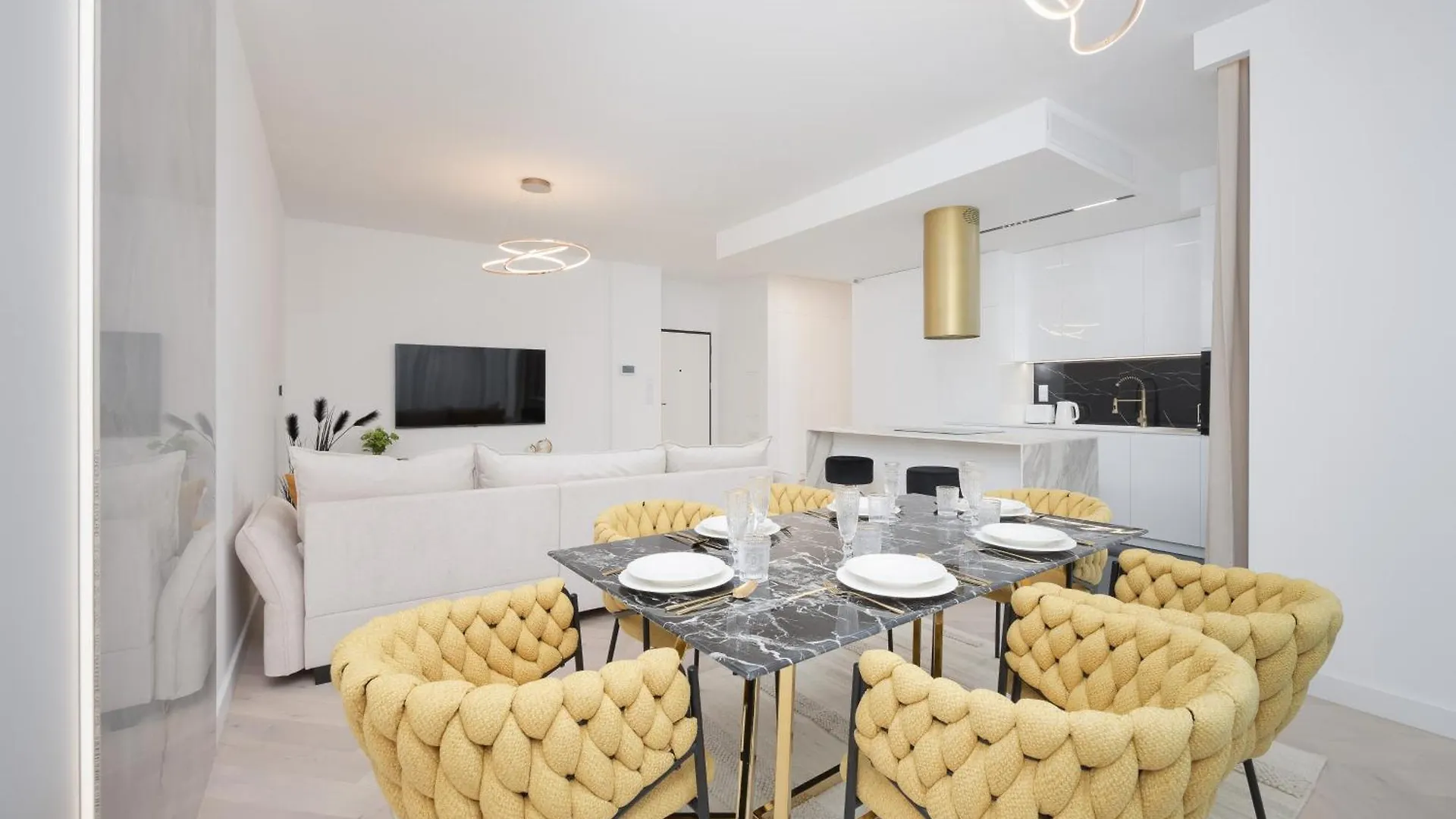 Lux Grzybowska Apartments With Parking By Renters Prestige Warsaw Poland