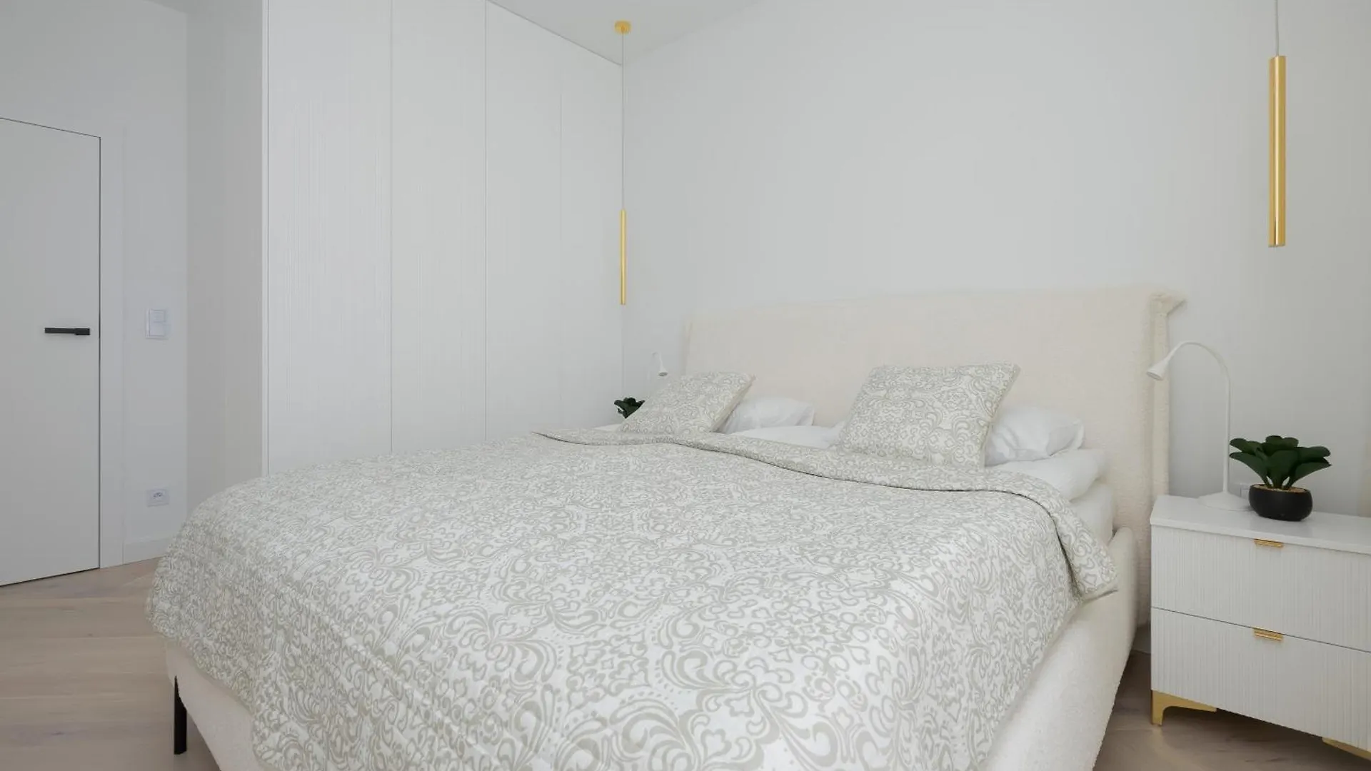 Lux Grzybowska Apartments With Parking By Renters Prestige Warsaw Poland